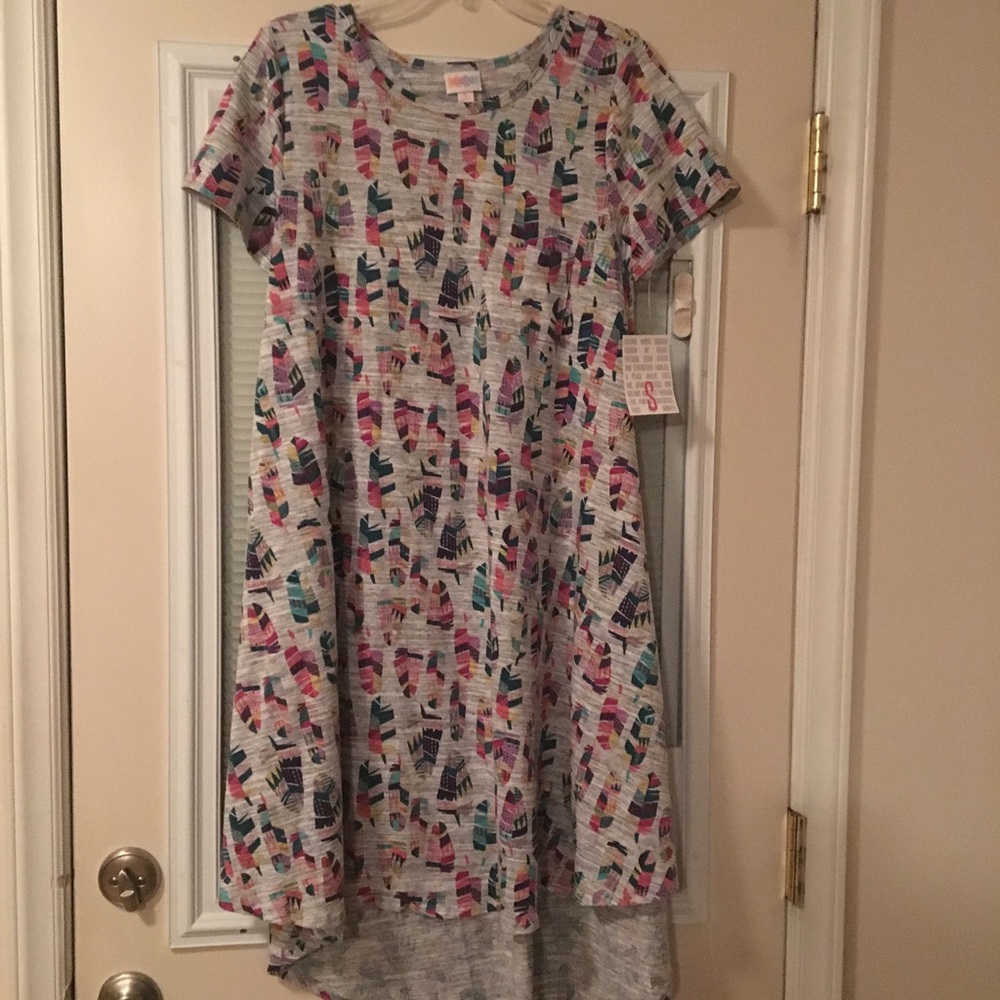 BNWT LuLaRoe Small Feathered Carly 🦄